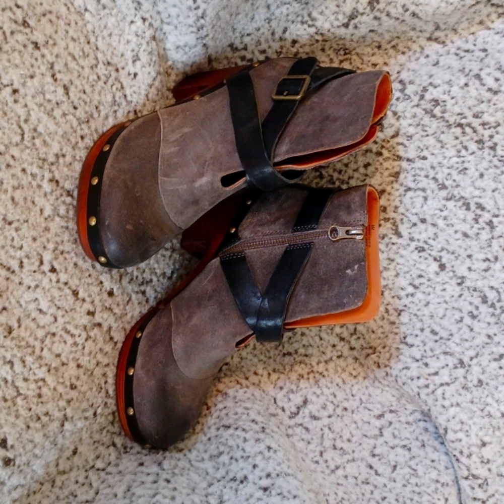 KORK-EASE booties size 8